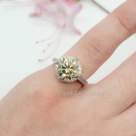 3.55CT Canary yellow halo diamond ring in sterling silver - Picture 5 of 10